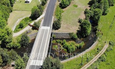 Hermoso terreno con orilla de río, sector Antilhue.