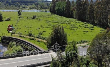 Hermoso terreno con orilla de río, sector Antilhue.
