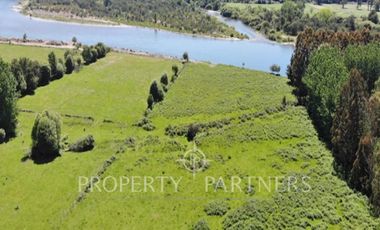 Hermoso terreno con orilla de río, sector Antilhue.
