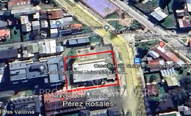 En venta amplio terreno central con 2 galpones en Valdivia