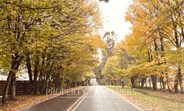 Terreno con  borde brazo río Angachilla