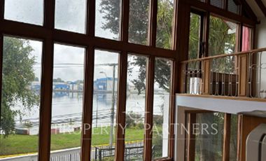 Se vende casa en inmejorable ubicación, Costanera de Valdivia
