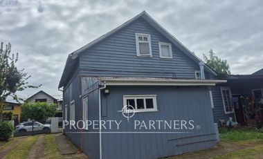 Oportunidad de Inversión. Gran sitio, con amplia casa habitable y excelente ubicación.