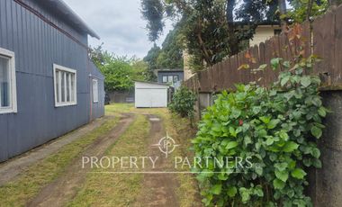 Oportunidad de Inversión. Gran sitio, con amplia casa habitable y excelente ubicación.