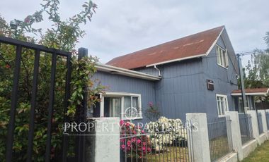 Oportunidad de Inversión. Gran sitio, con amplia casa habitable y excelente ubicación.