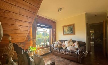 Se vende hermosa casa, con un entorno  privilegiado en Valdivia, cercana a Colegios, Universidades y centro de la ciudad.