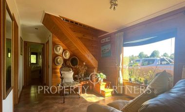 Se vende hermosa casa, con un entorno  privilegiado en Valdivia, cercana a Colegios, Universidades y centro de la ciudad.