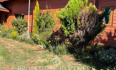 Se vende hermosa casa, con un entorno  privilegiado en Valdivia, cercana a Colegios, Universidades y centro de la ciudad.