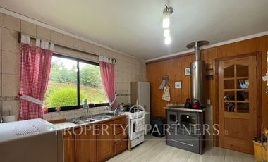 Parcela con casa en sector Cayumapu, distante a 17 km de Valdivia.