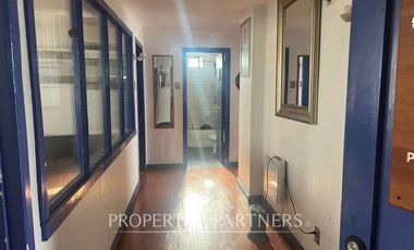 Propiedad comercial en excelente ubicación, Edificio con Locales y Oficinas