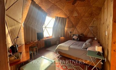 Terreno con insuperable vista  y construcciones a orilla de mar, en Huiro, Corral, Los Ríos.