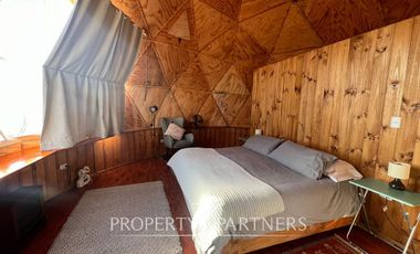 Terreno con insuperable vista  y construcciones a orilla de mar, en Huiro, Corral, Los Ríos.