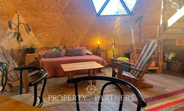 Terreno con insuperable vista  y construcciones a orilla de mar, en Huiro, Corral, Los Ríos.