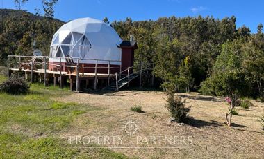 Terreno con insuperable vista  y construcciones a orilla de mar, en Huiro, Corral, Los Ríos.