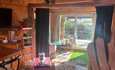 Terreno con insuperable vista  y construcciones a orilla de mar, en Huiro, Corral, Los Ríos.