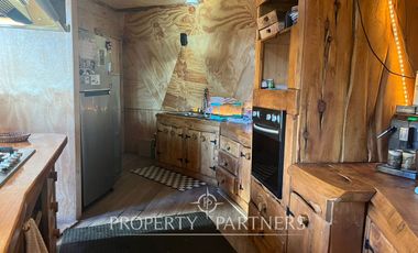 Terreno con insuperable vista  y construcciones a orilla de mar, en Huiro, Corral, Los Ríos.