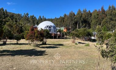 Terreno con insuperable vista  y construcciones a orilla de mar, en Huiro, Corral, Los Ríos.