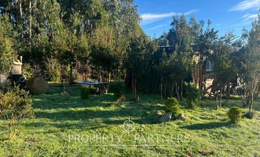 Terreno con insuperable vista  y construcciones a orilla de mar, en Huiro, Corral, Los Ríos.