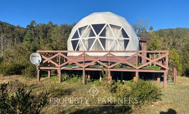 Terreno con insuperable vista  y construcciones a orilla de mar, en Huiro, Corral, Los Ríos.