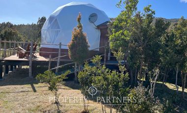 Terreno con insuperable vista  y construcciones a orilla de mar, en Huiro, Corral, Los Ríos.
