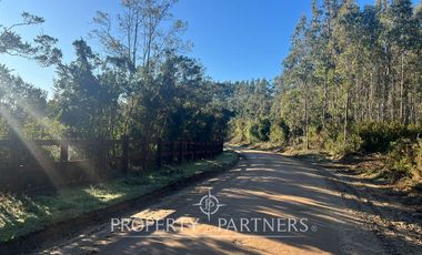 Terreno con insuperable vista  y construcciones a orilla de mar, en Huiro, Corral, Los Ríos.