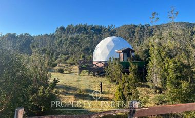 Terreno con insuperable vista  y construcciones a orilla de mar, en Huiro, Corral, Los Ríos.