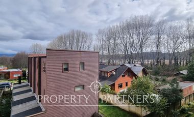 Cómodo Departamento con Vista al Río Cruces en Sector Isla Teja