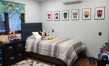 Amplia casa en Avenida Torobayo