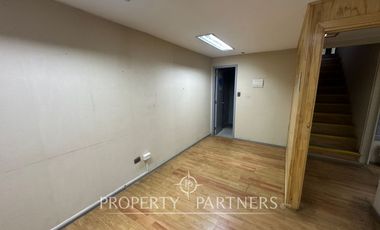 Se arriendan amplias oficinas en el centro de Valdivia, cercano a Plaza de la República, restaurantes, bancos, comercio en general