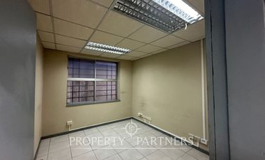 Se arriendan amplias oficinas en el centro de Valdivia, cercano a Plaza de la República, restaurantes, bancos, comercio en general