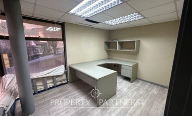 Se arriendan amplias oficinas en el centro de Valdivia, cercano a Plaza de la República, restaurantes, bancos, comercio en general