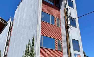 Edificio en excelente ubicación, a pasos del centro de la ciudad.