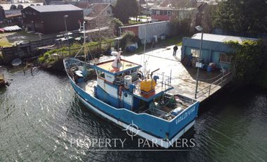 Propiedad Borde Río con Muelle de Hormigón Armado