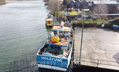 Propiedad Borde Río con Muelle de Hormigón Armado