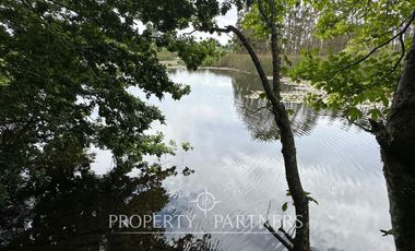 Terreno en condominio, con hermosa vista al Rio Angachilla