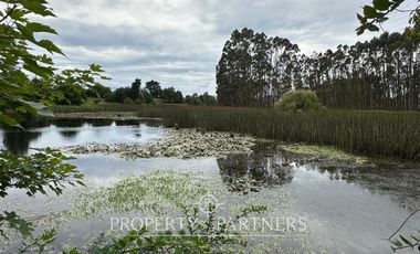 Terreno en condominio, con hermosa vista al Rio Angachilla