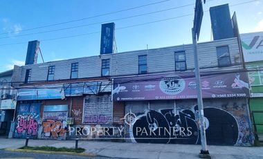Amplios Locales Comerciales con Taller y Oficinas en Sector Céntrico