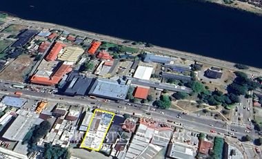 Amplios Locales Comerciales con Taller y Oficinas en Sector Céntrico