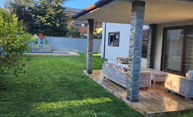 Arriendo amplia casa en Avenida Torobayo