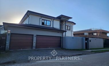 Arriendo amplia casa en Avenida Torobayo