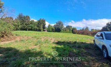 Gran oportunidad! 🌿 Exclusiva parcela  de 5000 m2  dentro de la ciudad ! Condominio Los Cisnes.