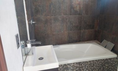 En venta terreno con edificio en San Andrés Cholula, Puebla.