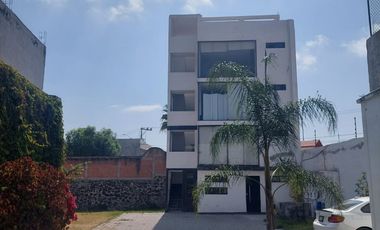 En venta terreno con edificio en San Andrés Cholula, Puebla.