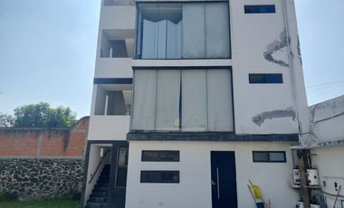 En venta terreno con edificio en San Andrés Cholula, Puebla.