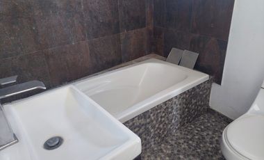 En venta terreno con edificio en San Andrés Cholula, Puebla.