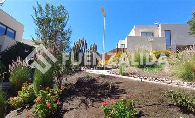 Casa en Arriendo en Av Los Litres Camino Sta Martina