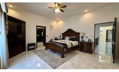 CASA EN VENTA COL. EL ROBLE, SAN NICOLAS DE LOS GARZA. NL