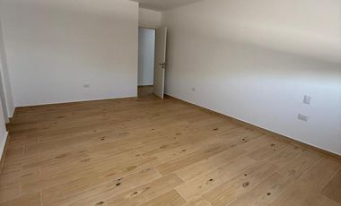 Casa en  venta tres dormitorios, Solares de Manantiales a estrenar