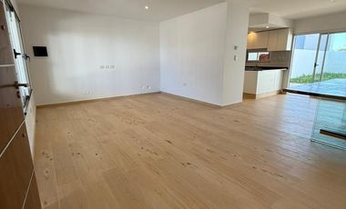 Casa en  venta tres dormitorios, Solares de Manantiales a estrenar