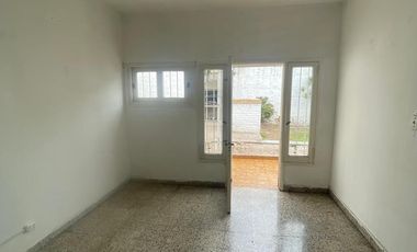 Venta Casa de 3 ambientes en Villa Lugano